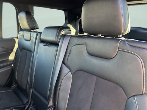 Used 2024 Jeep Grand Cherokee L Laredo image 43