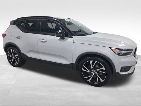 Used 2020 Volvo XC40 T5 R-Design w/ Protection Package Premier AWD/4WD image 3