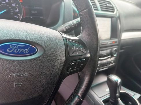 Used 2017 Ford Explorer XLT w/ Equipment Group 202A AWD/4WD image 15