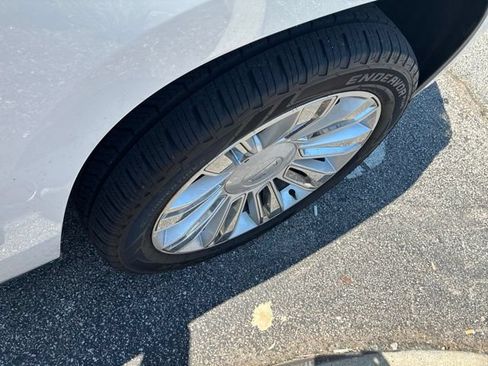 Used 2019 Cadillac Escalade ESV Platinum AWD/4WD image 16
