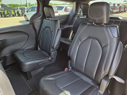 New 2026 Chrysler Pacifica Select FWD image 20