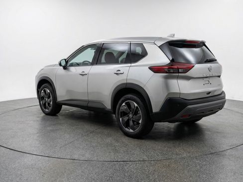 Used 2025 Nissan Rogue SV image 6