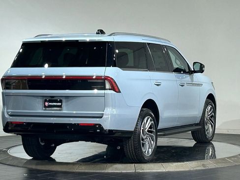 New 2026 Lincoln Navigator Premiere AWD/4WD image 9
