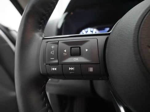 Used 2024 Nissan Pathfinder SL image 16