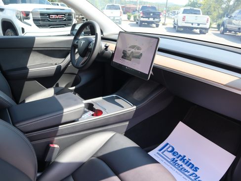 Used 2022 Tesla Model Y Long Range AWD/4WD image 26