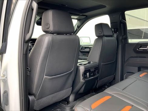 Used 2023 GMC Sierra 1500 AT4 w/ AT4 Premium Package AWD/4WD image 12