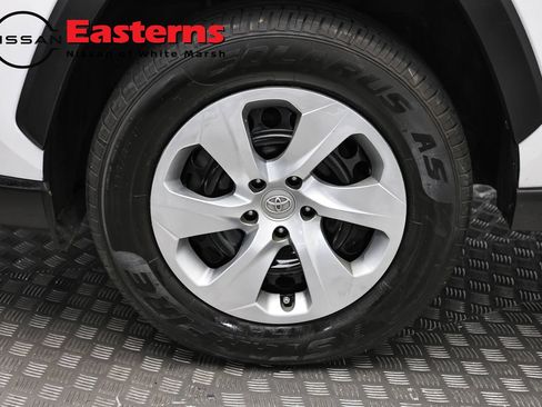 Used 2023 Toyota RAV4 LE AWD/4WD image 32