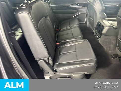 Used 2024 Jeep Wagoneer Series II w/ Flexible Seating Group AWD/4WD image 18