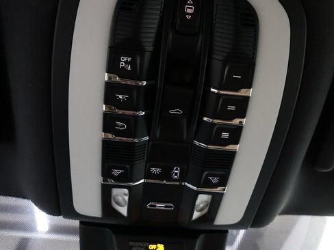 Used 2025 Porsche Macan S AWD/4WD image 76