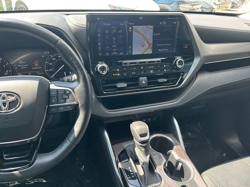 Used 2021 Toyota Highlander Limited AWD/4WD image 20