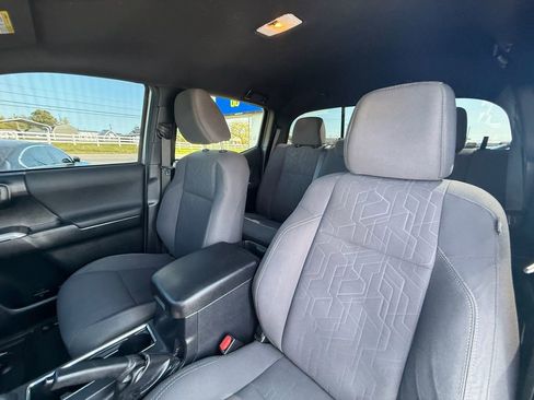 Used 2019 Toyota Tacoma TRD Sport image 13