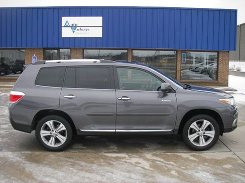Used 2012 Toyota Highlander Limited w/ Tow Pkg image 4