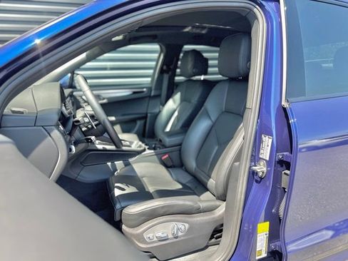 Certified 2026 Porsche Macan AWD/4WD image 5