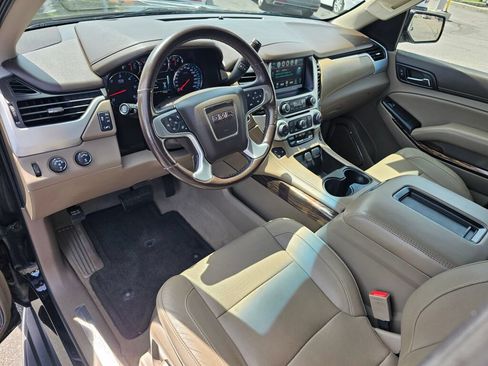 Used 2019 GMC Yukon XL SLT w/ Open Road Package AWD/4WD image 2