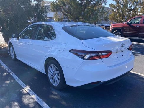 Used 2022 Toyota Camry LE image 5