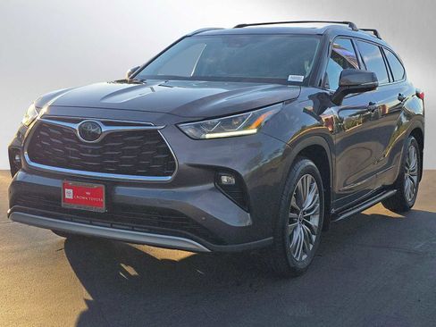 Certified 2021 Toyota Highlander Platinum image 7