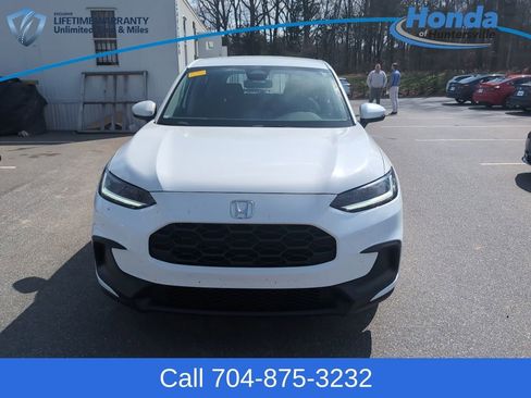 Used 2024 Honda HR-V LX image 2