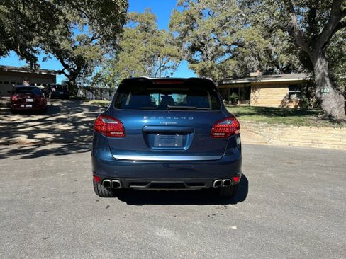 Used 2014 Porsche Cayenne Platinum Edition image 3