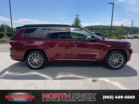 Used 2025 Jeep Grand Cherokee L Summit w/ Advanced Protech Group IV AWD/4WD image 23