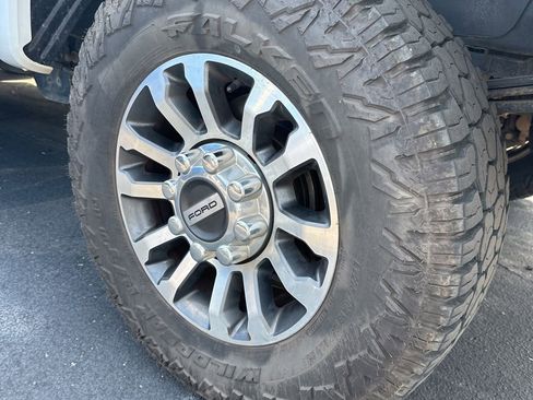 Used 2020 Ford F250 Lariat w/ Lariat Value Package AWD/4WD image 3