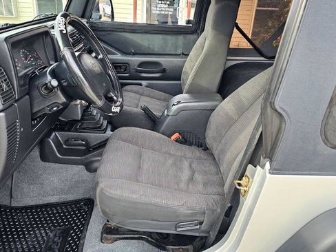 Used 2004 Jeep Wrangler SE image 11