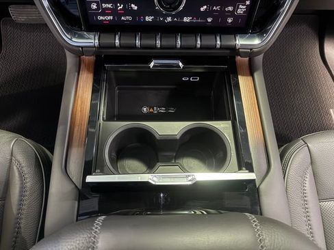 Certified 2025 GMC Yukon Denali image 23