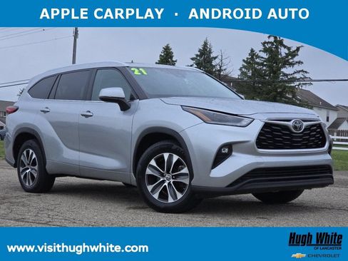 Used 2021 Toyota Highlander XLE FWD image 1