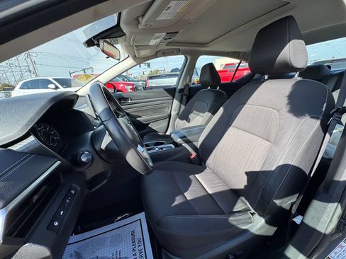 Used 2022 Nissan Altima 2.5 SV w/ SV Premium Package FWD image 22