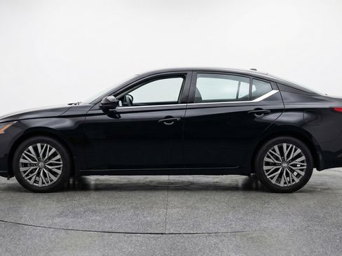 Used 2025 Nissan Altima 2.5 SV FWD image 5
