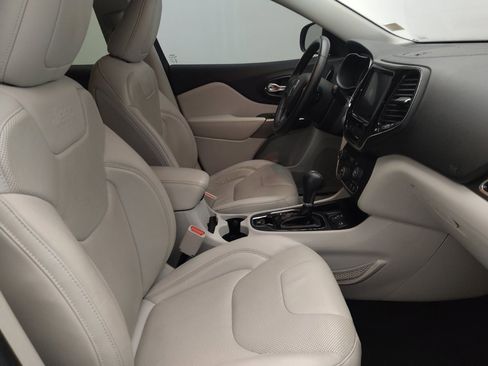 Used 2019 Jeep Cherokee Limited FWD image 21