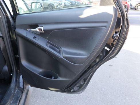 Used 2010 Pontiac Vibe w/ Preferred Package image 10