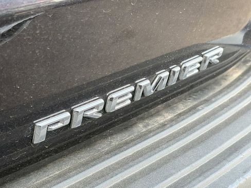 Used 2024 Chevrolet Suburban Premier image 8