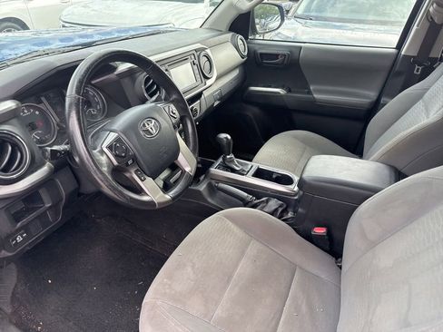 Used 2017 Toyota Tacoma SR5 w/ Tow Package RWD image 21
