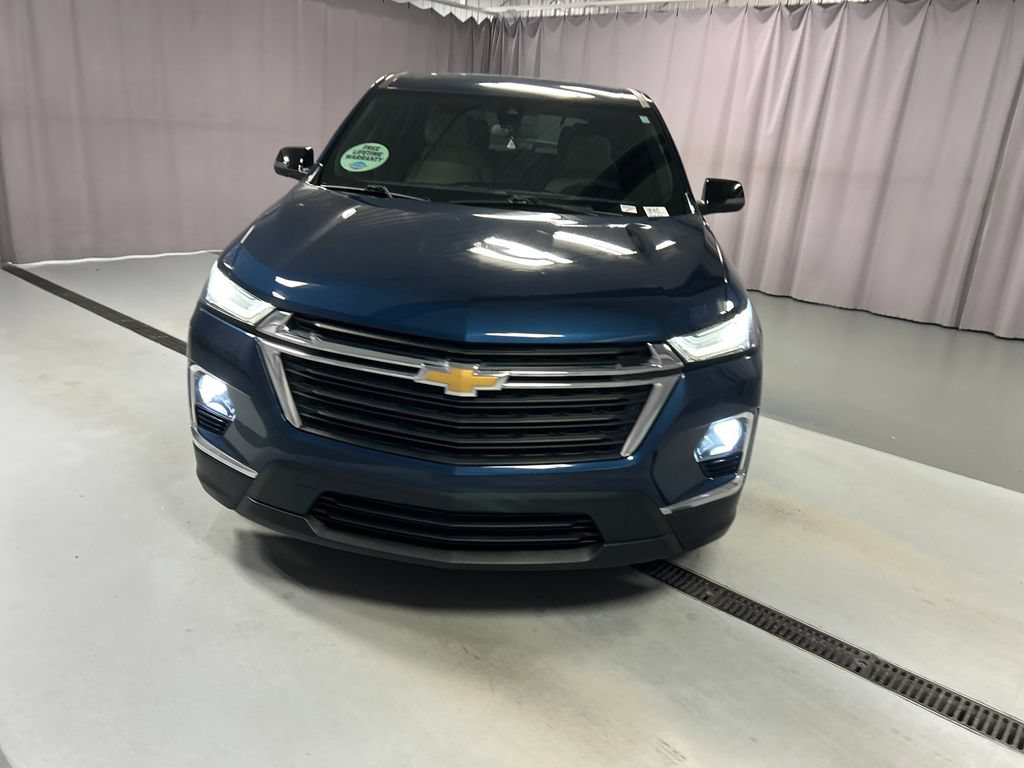 Used 2023 Chevrolet Traverse LS FWD image 2
