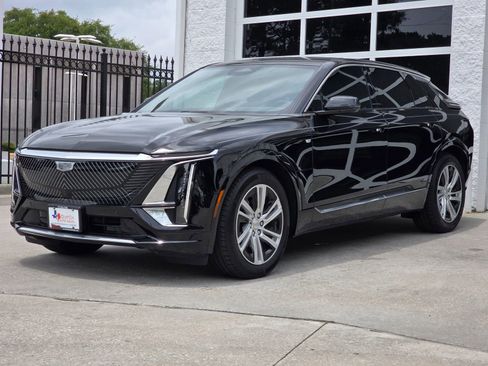 Used 2024 Cadillac Lyriq Tech w/ LPO, Floor Liner Package RWD image 9