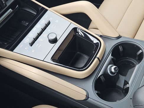 Certified 2026 Porsche Cayenne AWD/4WD image 20