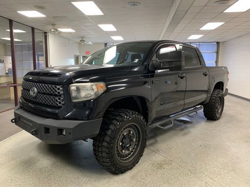 Used 2018 Toyota Tundra SR5 w/ SR5 Upgrade Package AWD/4WD image 4