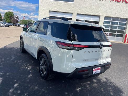 Used 2022 Nissan Pathfinder SV AWD/4WD image 5