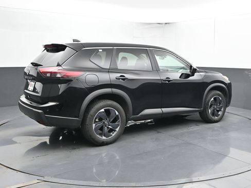 Used 2024 Nissan Rogue SV AWD/4WD image 3