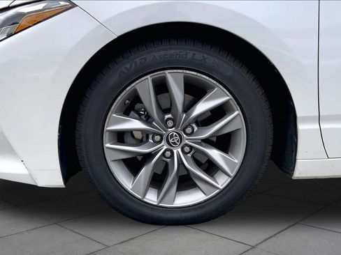 Used 2019 Toyota Avalon XLE w/ Moonroof Package FWD image 11