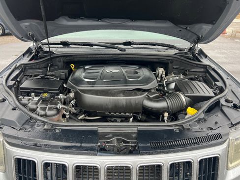 Used 2016 Jeep Grand Cherokee Laredo image 32