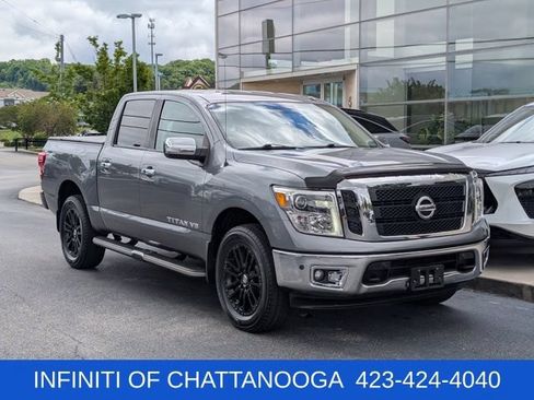 Used 2018 Nissan Titan SL AWD/4WD image 9
