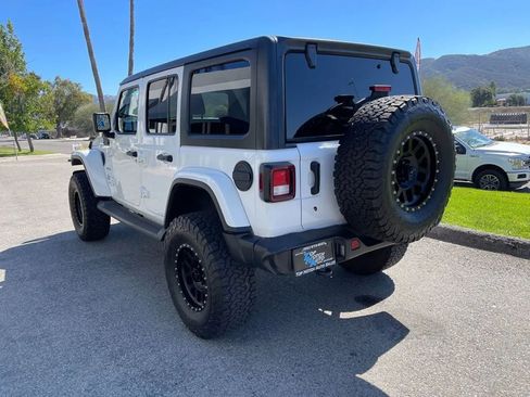 Used 2018 Jeep Wrangler Unlimited Sahara image 7