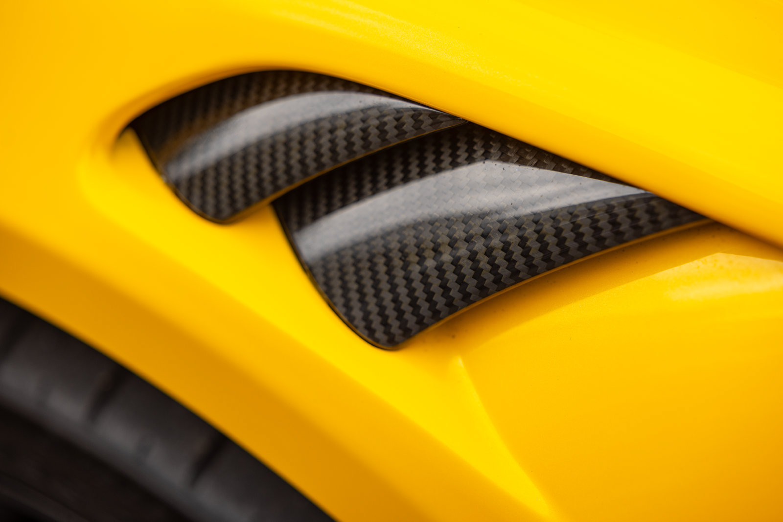 Used 2023 McLaren Artura RWD image 25
