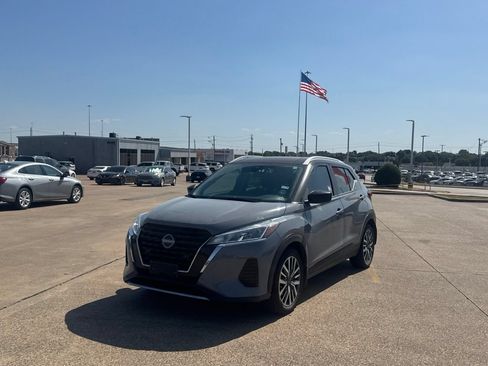 Certified 2024 Nissan Kicks SV FWD image 7