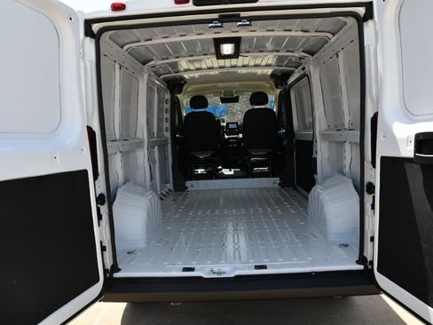 Used 2026 RAM ProMaster 2500 w/ Convenience Group FWD image 8