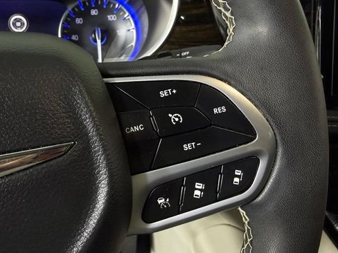 Used 2024 Chrysler Pacifica Limited AWD/4WD image 19