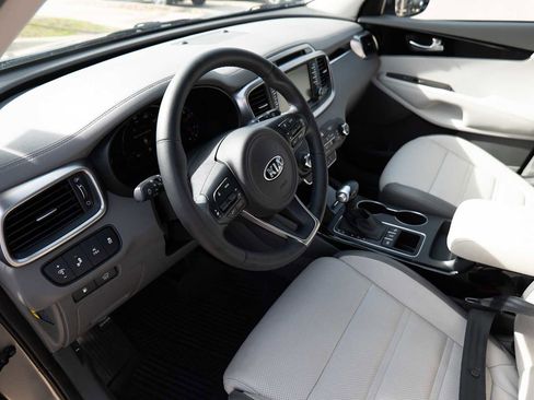 Used 2018 Kia Sorento SX image 9