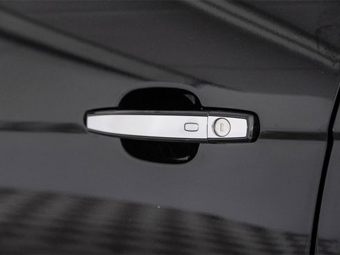 Used 2016 Cadillac SRX Luxury w/ Driver Awareness Package image 38