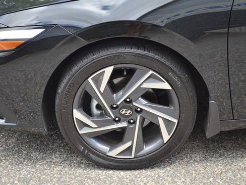 Used 2025 Hyundai Elantra Sport FWD image 13